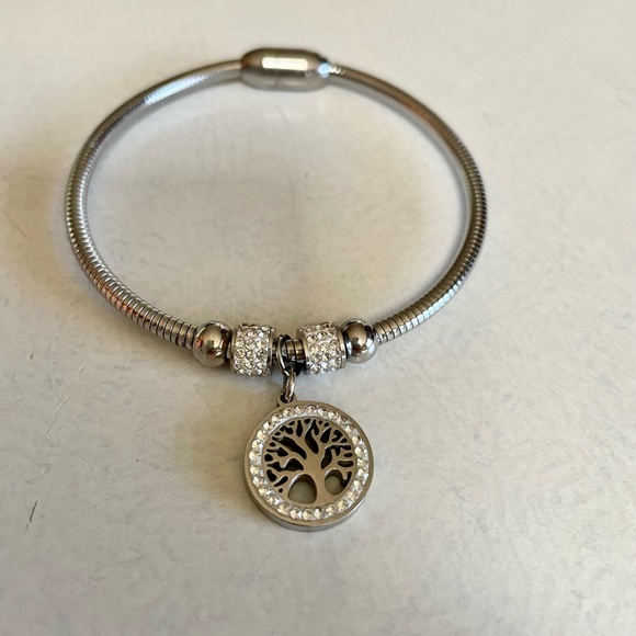 Silver tree of life magnetic closure bracelet - Picture 2 of 6